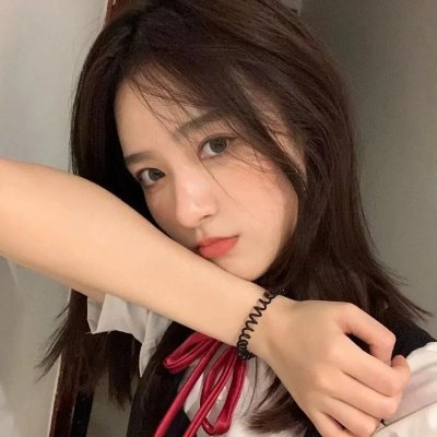 S2 庄园大厅拱门与吊灯下 · 编号夫妻依次入场